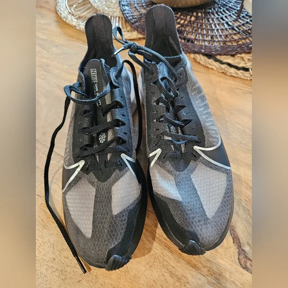 Nike Zoom Gravity shoes- 9 - Picture 6 of 14
